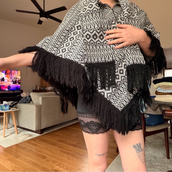 Vintage 1960’s/70’s Black & White Geometric Fringe Poncho - Picture 2 of 6